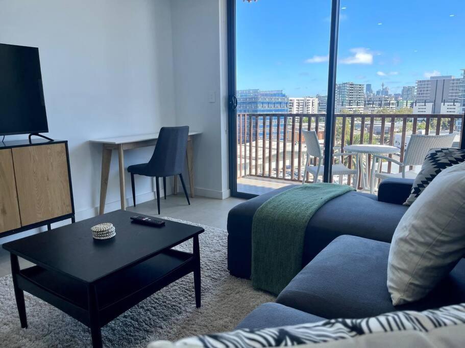 Cosy 1 Bedroom Rosebery Parking & Balcony Escape * Sydney