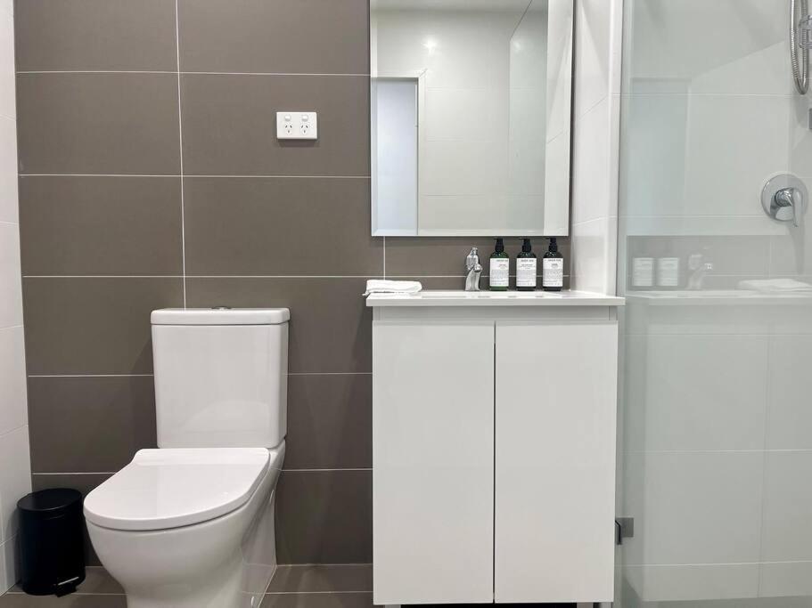 Apartment Cosy 1 Bedroom Rosebery Parking & Balcony Escape